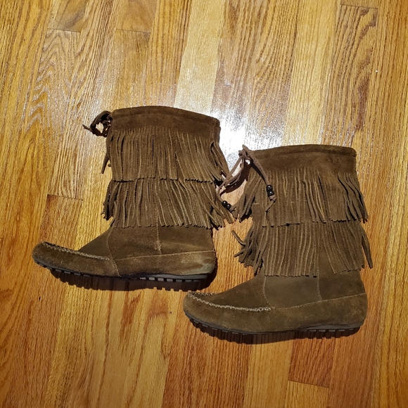 Minnetonka size 6 chocolate brown 2 layer fringe boots, used, good condition - Picture 3 of 10